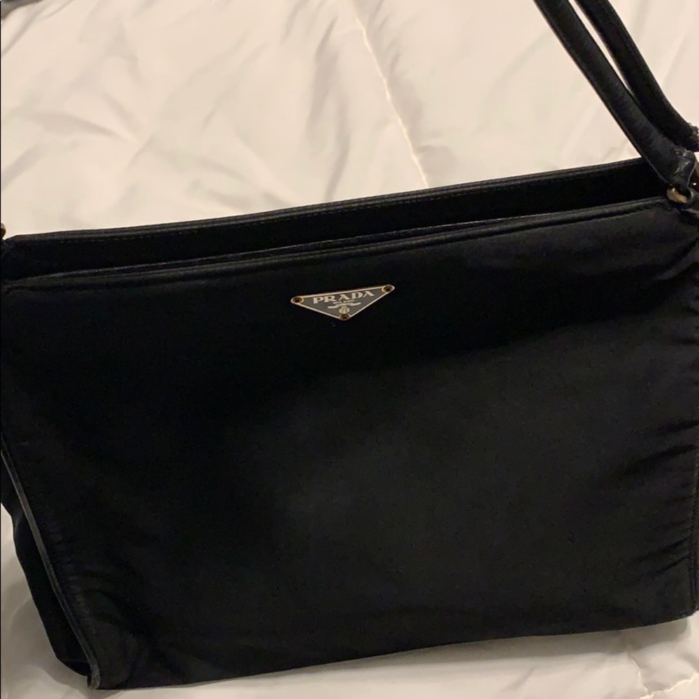 Prada handbag. 🖤